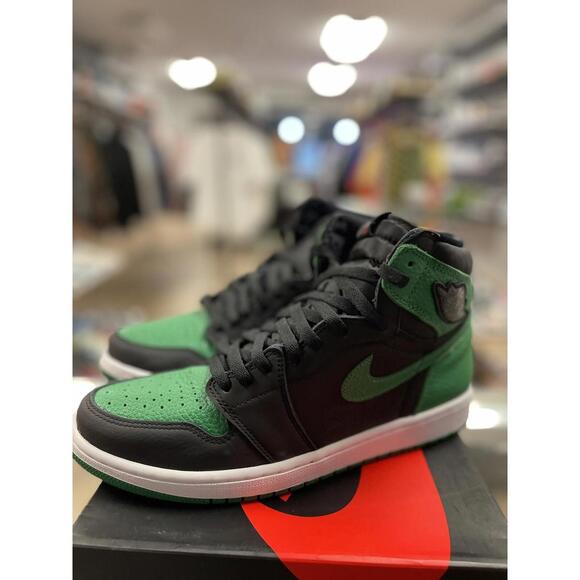 Size 10.5 - Jordan 1 Retro High OG Pine Green 2.0 555088-030